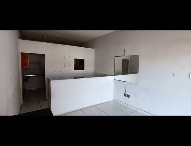 30M² RETAIL TO LET IN CARRINGTON HEIGHTS